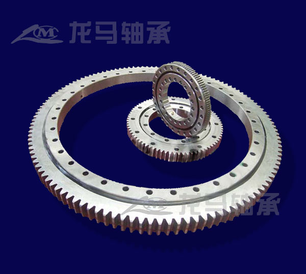 如何保養(yǎng)隨車起重機的回轉支承？